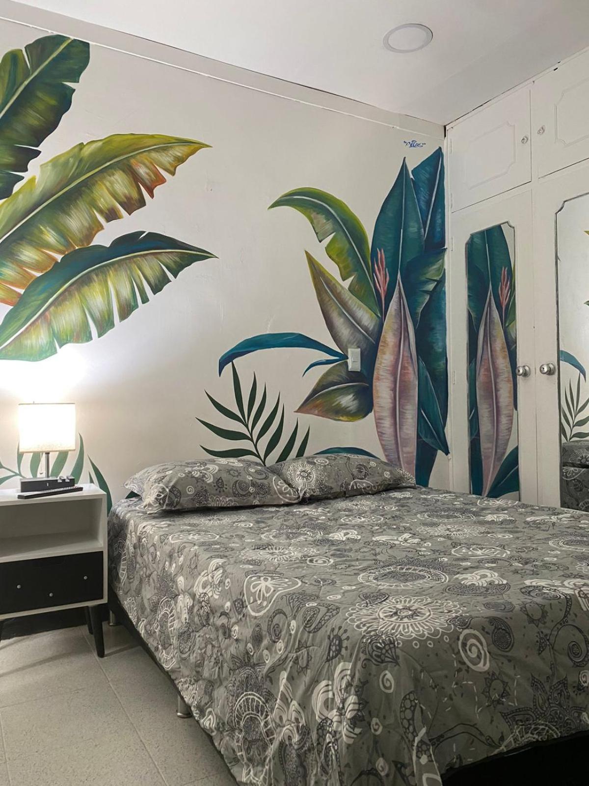 Baku Laureles Hostel Medellín Dış mekan fotoğraf